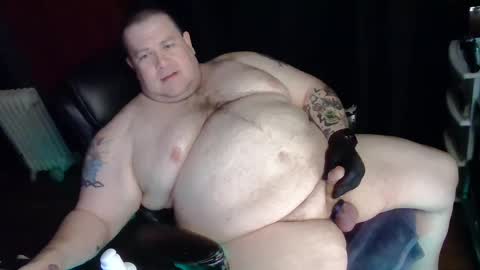 Snapshot of hoosierdaddyxl chatting on December 23, 4:55 am Sir online show from December 23, 4:55 am