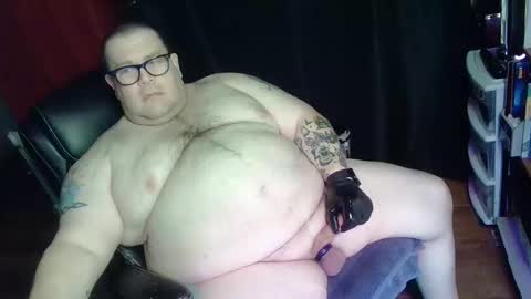 Snapshot of hoosierdaddyxl chatting on December 29, 6:14 am Sir online show from December 29, 6:14 am