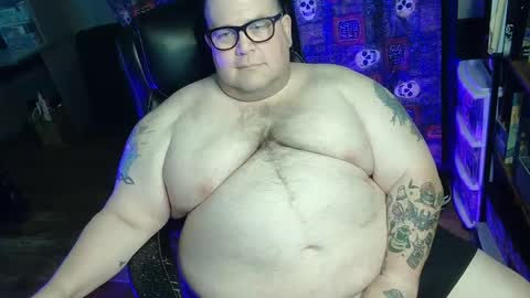 Snapshot of hoosierdaddyxl chatting on October 1, 5:19 pm Sir online show from October 1, 5:19 pm