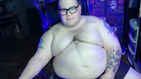 Snapshot of hoosierdaddyxl chatting on October 6, 8:50 pm Sir online show from October 6, 8:50 pm