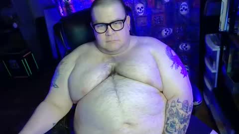 Snapshot of hoosierdaddyxl chatting on October 26, 3:23 am Sir online show from October 26, 3:23 am