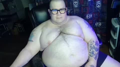 Snapshot of hoosierdaddyxl chatting on November 9, 5:39 am Sir online show from November 9, 5:39 am