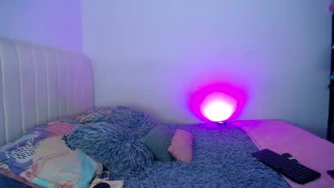 Snapshot of hoot_alicee chatting on April 26, 9:23 pm ONLYFANS online show from April 26, 9:23 pm