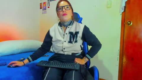 Snapshot of hoot_alicee chatting on April 29, 9:21 pm ONLYFANS online show from April 29, 9:21 pm