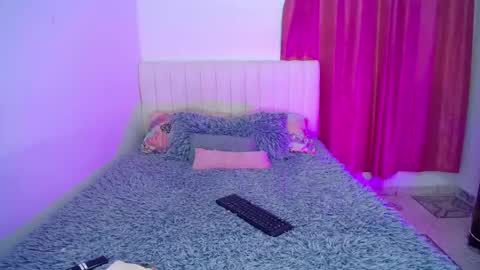 Snapshot of hoot_alicee chatting on May 16, 7:01 pm ONLYFANS online show from May 16, 7:01 pm