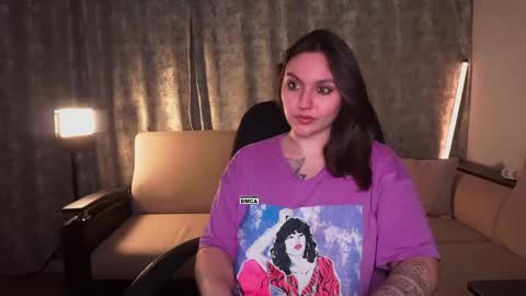 Snapshot of hoot_owl_cb chatting on May 8, 3:06 pm Karina online show from May 8, 3:06 pm