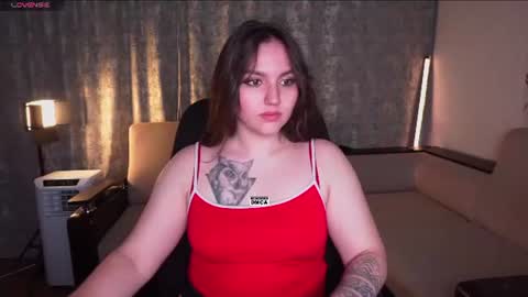Snapshot of hoot_owl_cb chatting on June 18, 12:20 pm Karina online show from June 18, 12:20 pm