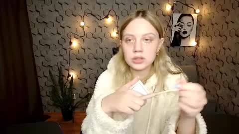 Snapshot of hope_happyyy chatting on March 4, 12:12 pm hope happyyy online show from March 4, 12:12 pm