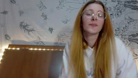 Snapshot of hoperosie chatting on April 30, 8:37 pm Bellatrix Ira online show from April 30, 8:37 pm
