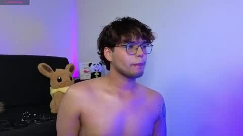 Snapshot of hornsgoat_ chatting on April 12, 7:41 pm Eduardo online show from April 12, 7:41 pm
