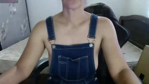 Snapshot of horny_and_daring chatting on June 24, 11:31 am horny and daring online show from June 24, 11:31 am