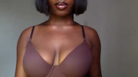 Snapshot of horny_goddess_delilah chatting on May 13, 11:51 am delilah online show from May 13, 11:51 am
