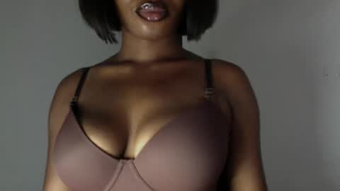 Snapshot of horny_goddess_delilah chatting on May 26, 3:24 am delilah online show from May 26, 3:24 am