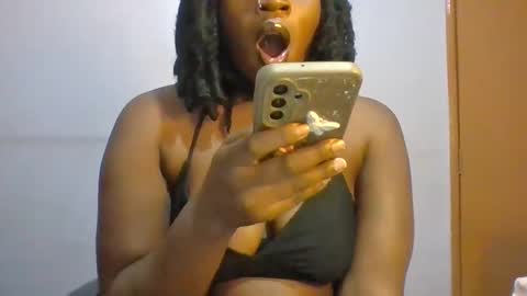 Snapshot of horny_hearts chatting on May 18, 5:57 am phanice online show from May 18, 5:57 am