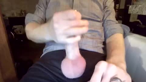 Snapshot of horny_hubby0077 chatting on April 21, 2:51 am Horny Hubby online show from April 21, 2:51 am