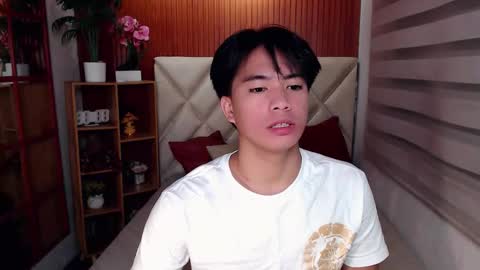 Snapshot of horny_jamesxx chatting on April 25, 12:52 pm cum boy james online show from April 25, 12:52 pm