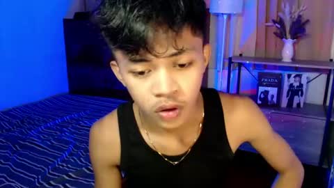 Snapshot of horny_joshxxx chatting on June 22, 2:25 pm horny_joshxxx online show from June 22, 2:25 pm