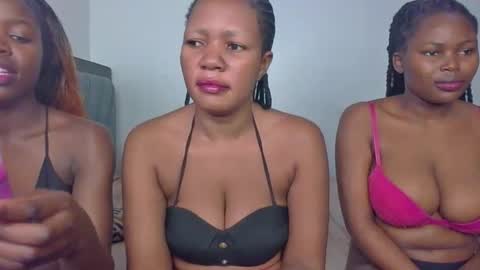 Snapshot of horny_lainie chatting on October 9, 7:01 pm horny_lainie online show from October 9, 7:01 pm