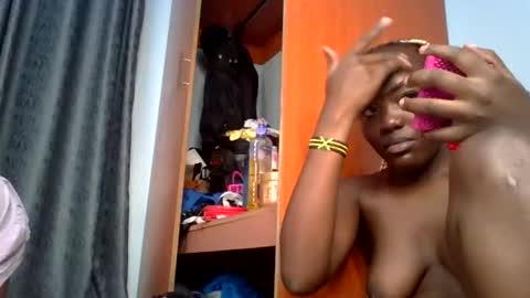 horny_lunah online show from April 20, 7:26 pm