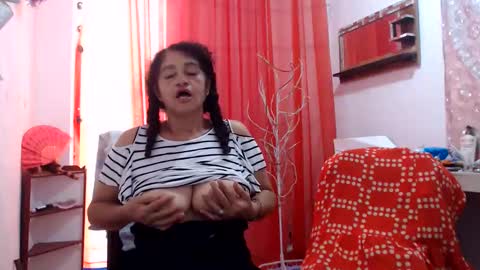 Snapshot of horny_mommy17 chatting on June 8, 2:06 pm armina online show from June 8, 2:06 pm