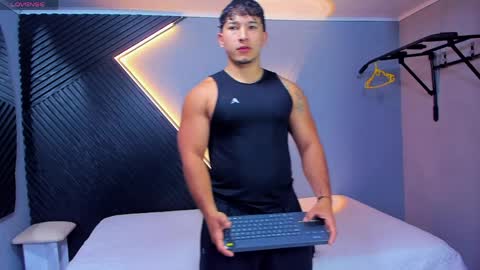 horny_nick18 online show from April 7, 11:43 am