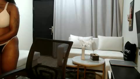 horny_princcess online show from April 3, 1:42 pm