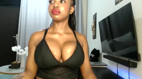 Snapshot of horny_princcess chatting on May 18, 4:40 am horny_princcess online show from May 18, 4:40 am