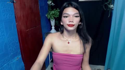 Snapshot of horny_rhiana chatting on February 4, 1:00 am Rhiana online show from February 4, 1:00 am