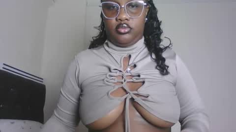 Snapshot of horny_sexxy_babe chatting on May 1, 1:05 pm Lucy online show from May 1, 1:05 pm