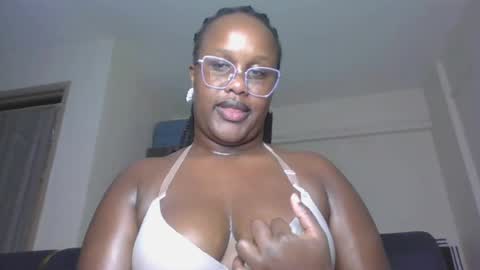 Snapshot of horny_sexxy_babe chatting on June 23, 11:25 pm Lucy online show from June 23, 11:25 pm