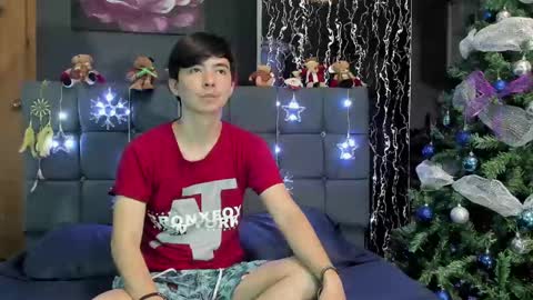 Snapshot of horny_twinks_guys chatting on December 1, 9:37 pm Alex and Camilo online show from December 1, 9:37 pm