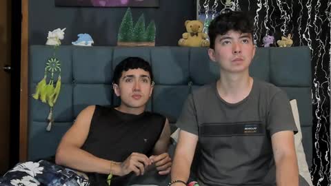 Snapshot of horny_twinks_guys chatting on January 6, 12:16 am Alex and Camilo online show from January 6, 12:16 am