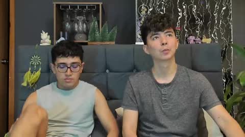 Snapshot of horny_twinks_guys chatting on February 17, 12:54 am Alex and Camilo online show from February 17, 12:54 am