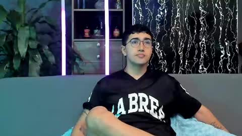 Snapshot of horny_twinks_guys chatting on June 14, 2:08 pm Alex and Camilo online show from June 14, 2:08 pm