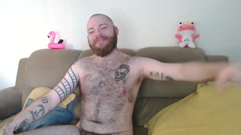 Snapshot of hornyhairy_bi chatting on January 20, 9:32 pm Harry online show from January 20, 9:32 pm