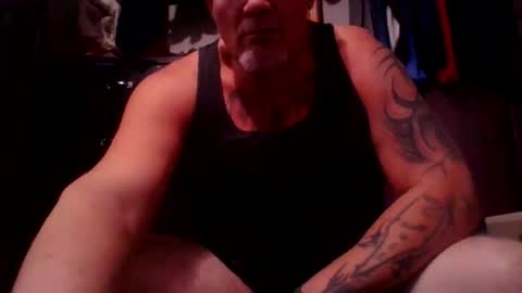 hornyhungwhiteboy4u269 online show from November 3, 1:19 am