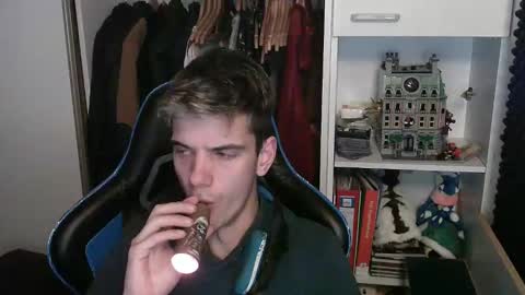 Snapshot of hornyjoey1 chatting on November 18, 6:45 pm Joey online show from November 18, 6:45 pm