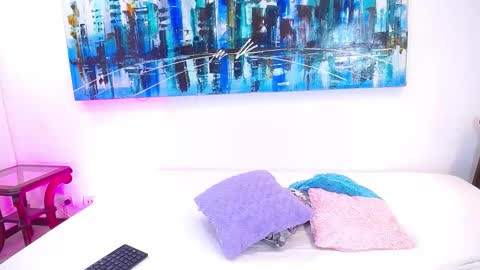 LILY online show from March 8, 8:23 pm