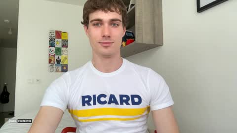 Snapshot of hornytwunk01 chatting on June 1, 9:11 am hornytwunk01 online show from June 1, 9:11 am