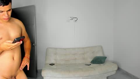 Snapshot of horrny_18_victoria chatting on May 16, 6:32 am ronald and victoria online show from May 16, 6:32 am