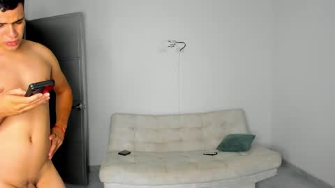 Snapshot of horrny_18_victoria chatting on May 16, 6:54 am ronald and victoria online show from May 16, 6:54 am