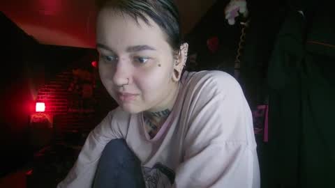 Snapshot of horror_circus chatting on December 3, 6:15 am Messalina Horror online show from December 3, 6:15 am