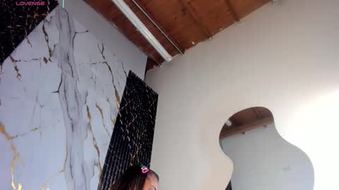 hot__genesis online show from February 2, 1:21 pm