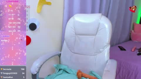 Snapshot of hot_beauty__ chatting on December 27, 7:29 am VALENTINA online show from December 27, 7:29 am