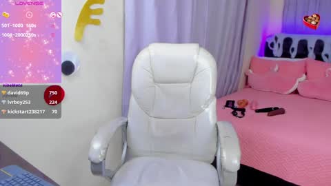 Snapshot of hot_beauty__ chatting on December 28, 7:44 am VALENTINA online show from December 28, 7:44 am