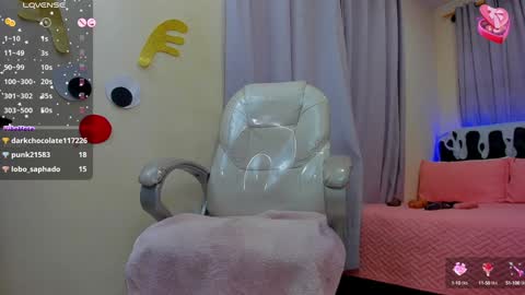 Snapshot of hot_beauty__ chatting on January 5, 9:15 am VALENTINA online show from January 5, 9:15 am