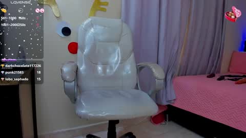 Snapshot of hot_beauty__ chatting on January 5, 12:21 pm VALENTINA online show from January 5, 12:21 pm