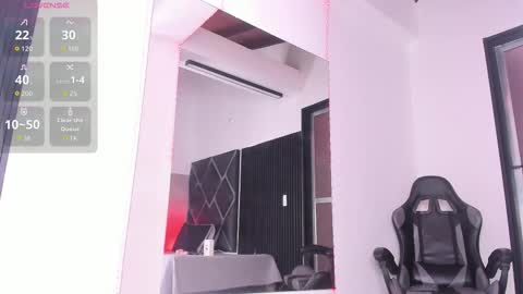 Snapshot of hot_boy_04 chatting on October 22, 1:55 pm hot boy 04 online show from October 22, 1:55 pm