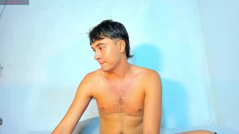 Snapshot of hot_boy_04 chatting on April 16, 1:12 pm hot boy 04 online show from April 16, 1:12 pm