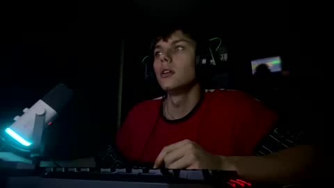 Snapshot of hot_boy_2002_ chatting on December 1, 11:25 pm Hot boy 2002 online show from December 1, 11:25 pm